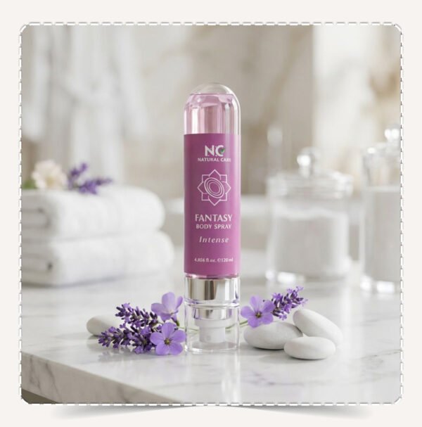 عبوة معطر الجسم فانتسي Fantasy Body Spray Intense بسائل بنفسجي مع زهور برية ومسك في سبا.