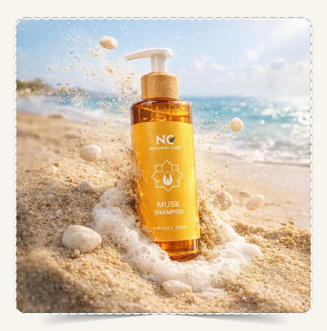 شامبو المسك مدفون في الرمال مع رذاذ الرمل ومكعبات المسك المتطايرة ورغوة غنية.