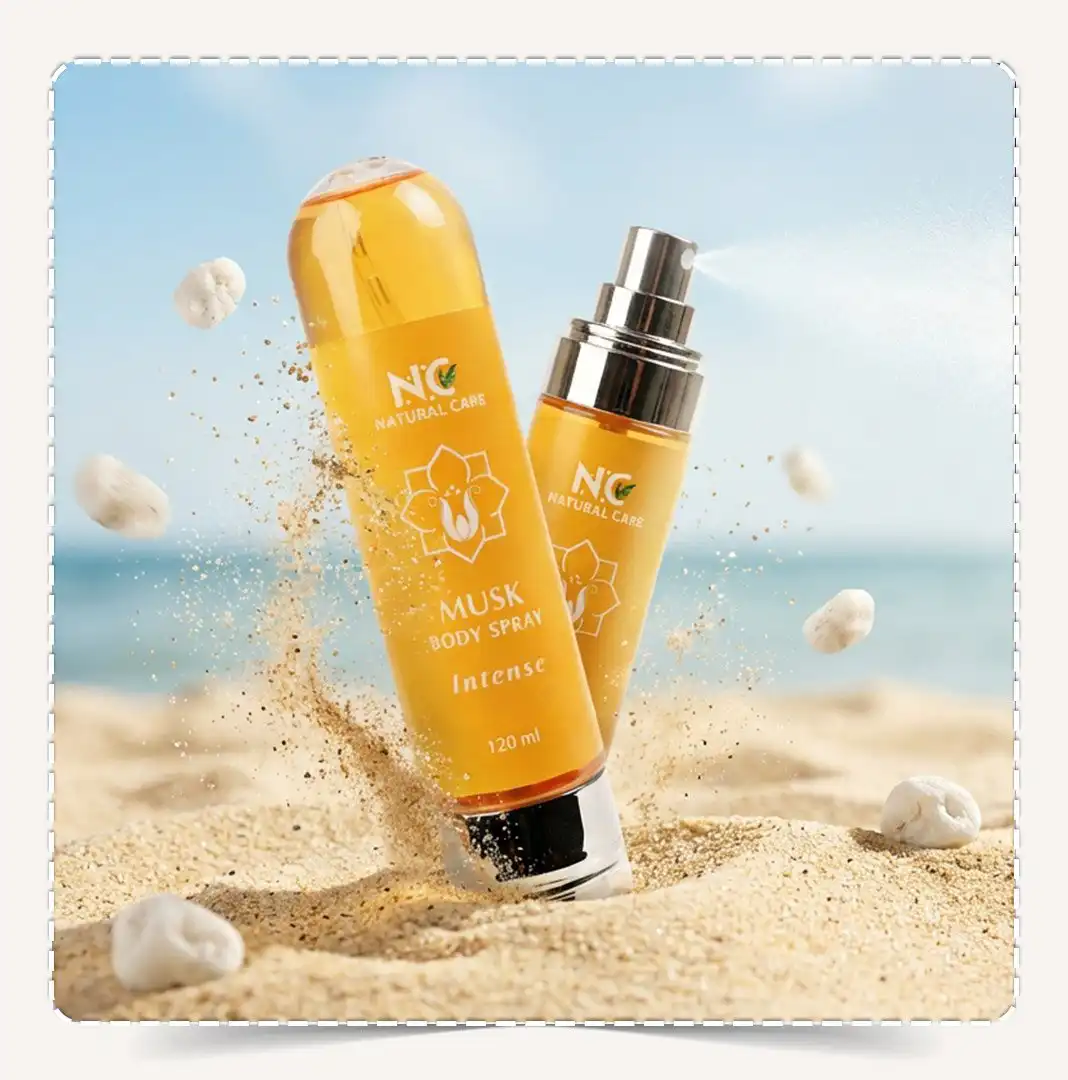 معطر الجسم مسك مدفون في رمال الشاطئ مع أحجار مسك بيضاء متطايرة ورذاذ.