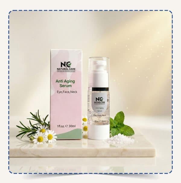 سيروم مقاوم للتجاعيد Anti Aging Serum من Natural Care Oman ناتشورال كير عمان — عبوة السيروم مع العلبة الأصلية وخلاصة الأعشاب وأملاح البحر الميت بإضاءة ذهبية ناعمة