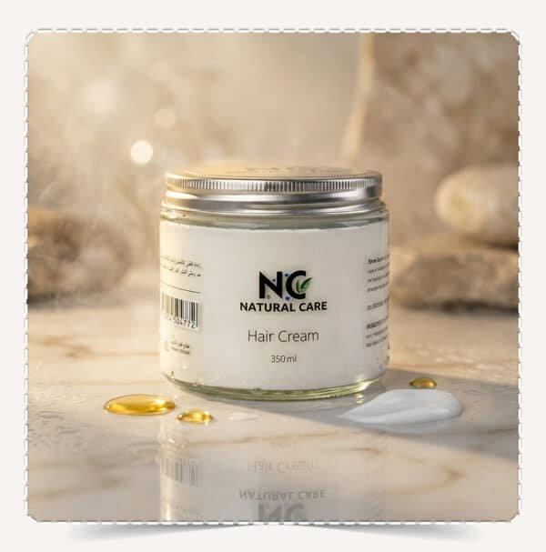 عبوة كريم الشيا للشعر Hair Cream حجم 350 مل مع عينة من القوام الكريمي وقطرات زيت مغذية.