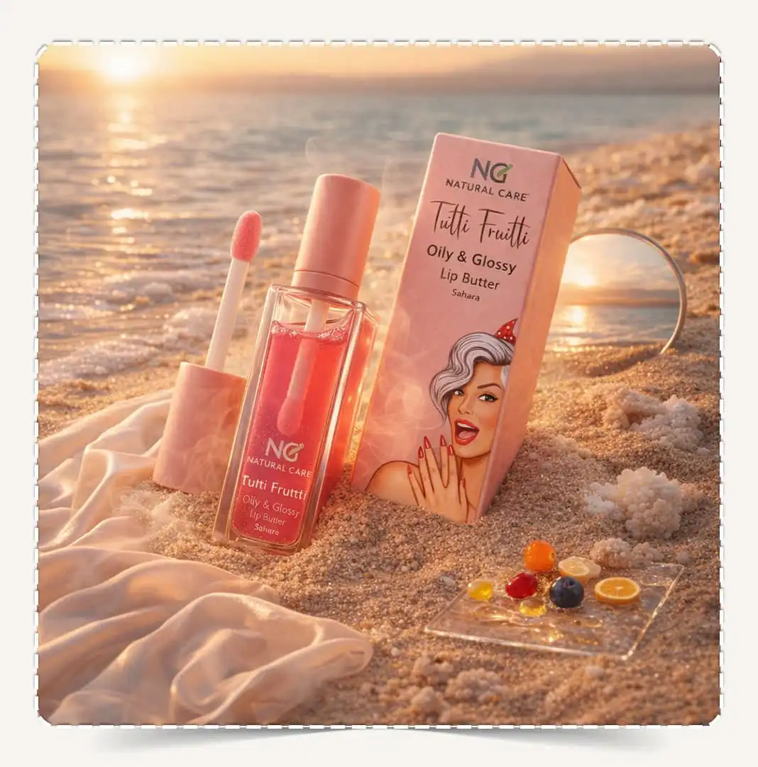 جلوس الشفاه توتي فروتي Tutti Fruiti Lip Gloss بإضاءة غروب دافئة على الشاطئ.