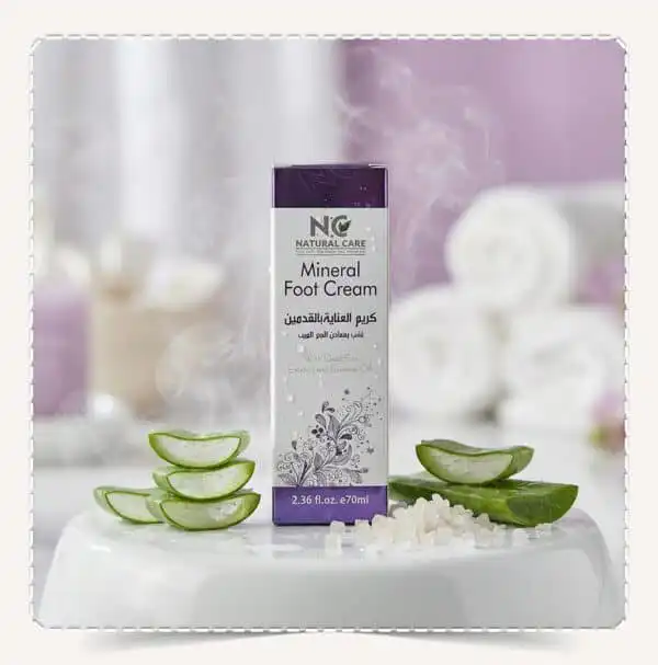 عبوة كريم العناية بالقدمين Mineral Foot Cream مع شرائح الصبار الطبيعي وأملاح البحر الميت لعلاج التشققات