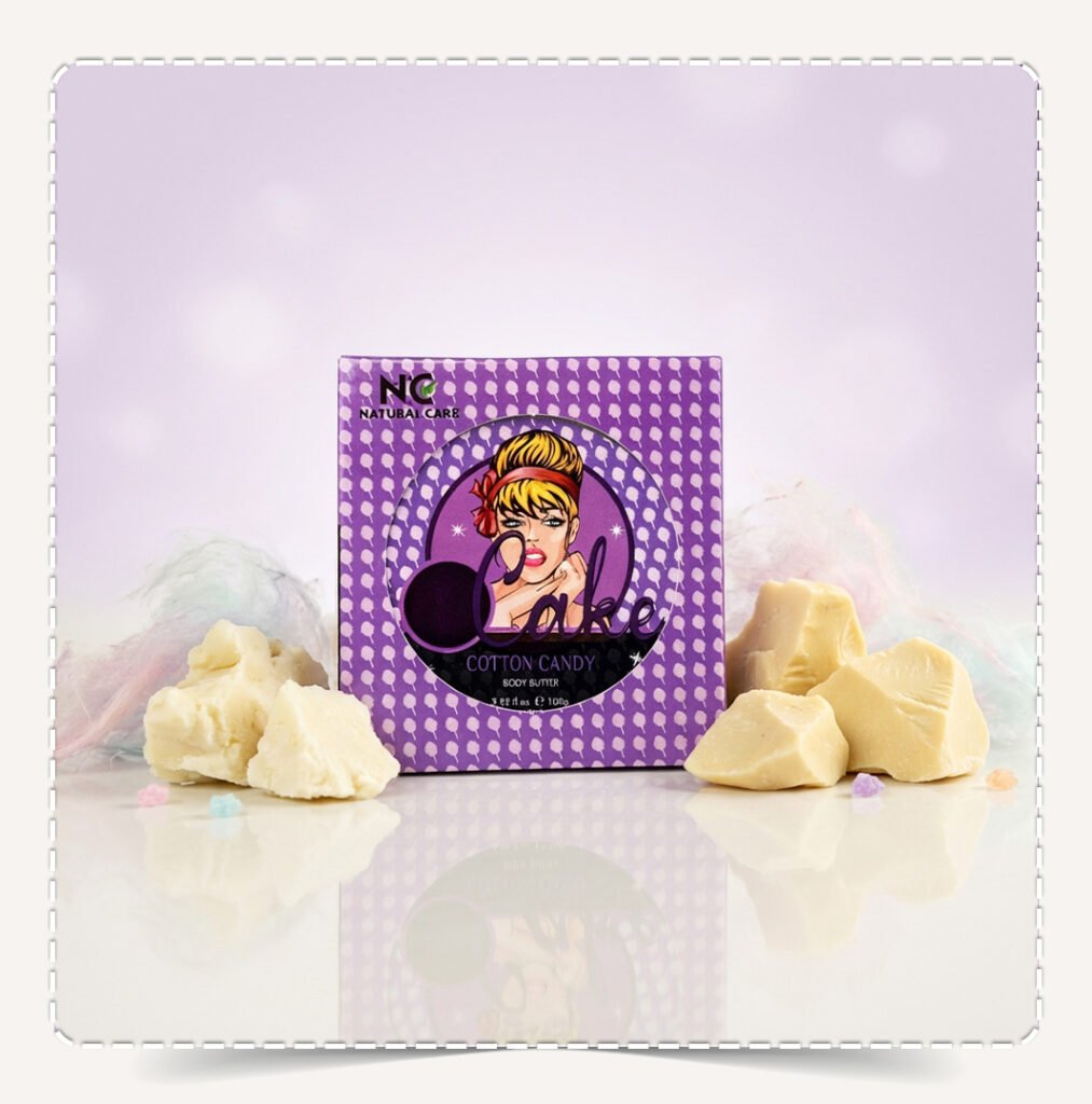 عبوة زبدة الجسم الطبيعية كوتون كاندي Cotton Candy Body Butter مع قطع الشيا البيضاء وغزل البنات الملون.