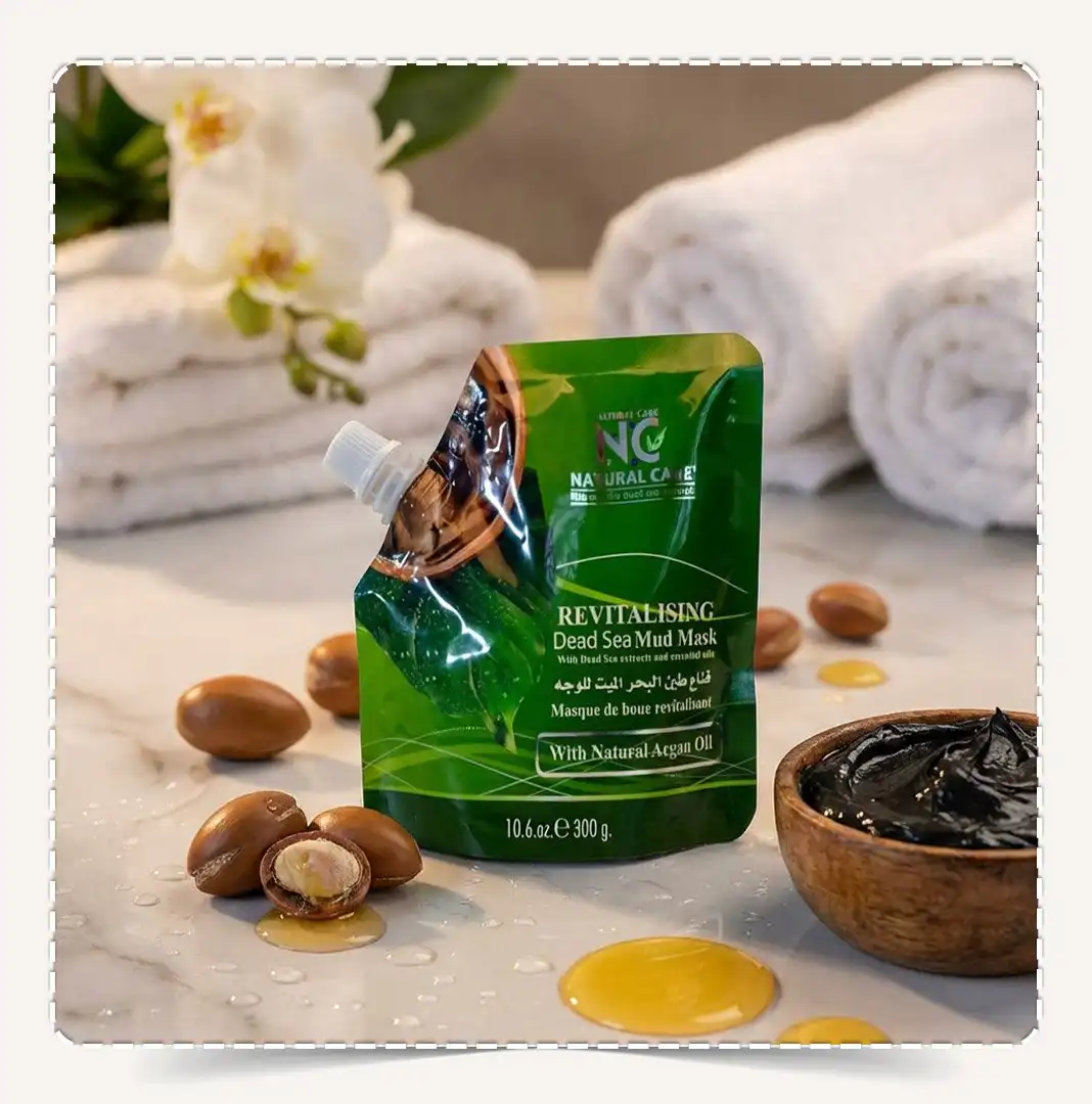 قناع طين البحر الميت بالأرجان Revitalising Dead Sea Mud Mask في كيس أخضر بسبا فاخر.