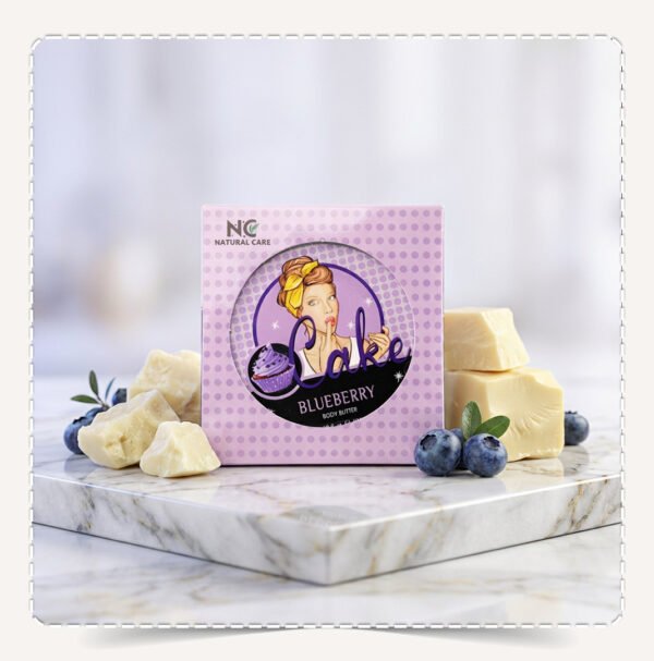 عبوة زبدة الجسم بلوبيري Blueberry Natural Body Butter مع قطع زبدة الكاكاو وحبات التوت الأزرق الطازجة.