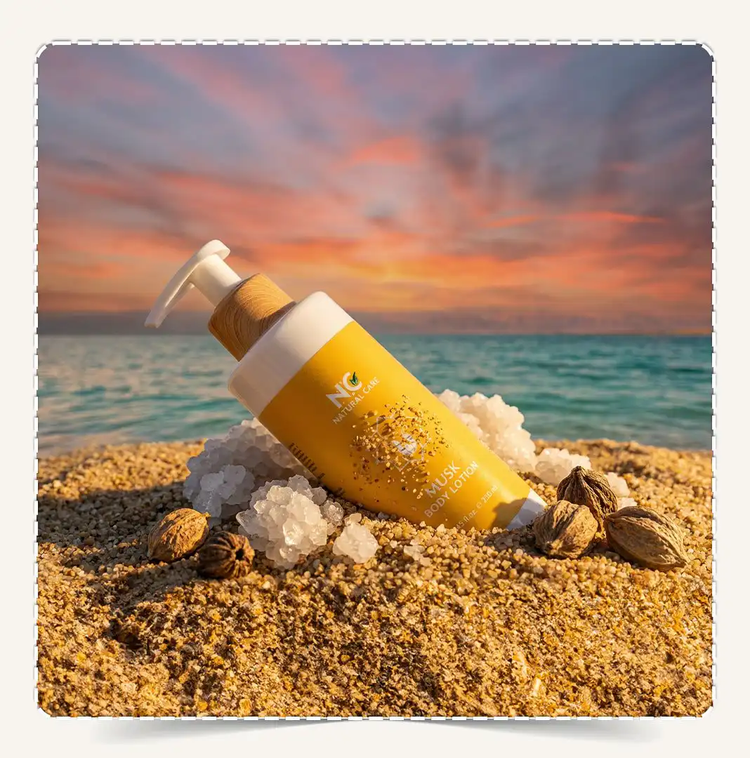 لوشن الجسم مسك Musk Body Lotion مدفون في رمال شاطئ البحر الميت مع الملح وقرون المسك.