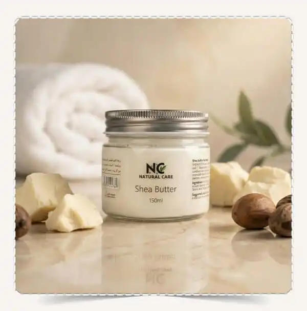 جرّة زبدة الشيا الطبيعية Natural Shea Butter بحجم 150 مل مع قطع زبدة الشيا الخام والمكسرات.