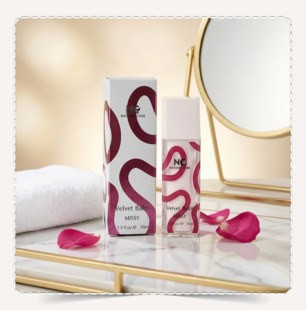 لمسة مخملية ميسي - Velvet Balm Missy من Natural Care Oman | عبوة وعلبة 30 مل بتصوير رخامي مع مرآة ذهبية