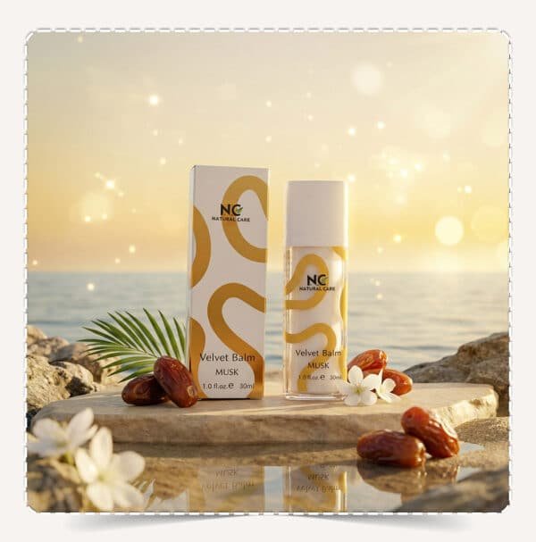 لمسة مخملية مسك - Velvet Balm Musk | Natural Care Oman Velvet Balm Musk من Natural Care Oman ناتشيرال كير عمان – عبوة المنتج مع العلبة بتصميم أبيض وذهبي