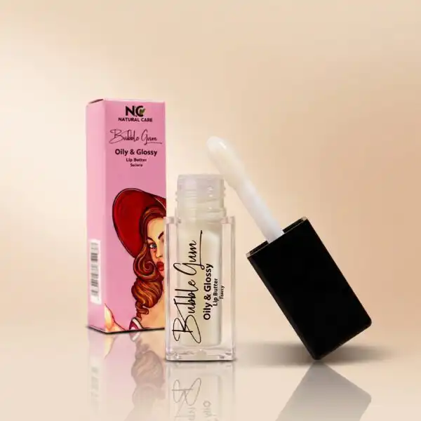 صورة توضح أفضل ترطيب ولمعان مع جلوس الشفاه بابل جم Lip Gloss - Bubble Gum من ناتشرال كير، يظهر بعبوته الشفافة الأنيقة والفرشاة الناعمة مع صندوق التغليف الوردي الجذاب ذو الطابع الكلاسيكي.